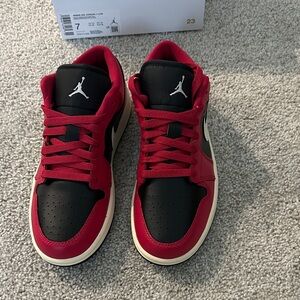 Jordan Women Air Jordan 1 Low Mystic Hibiscus/Coconut Milk Low-Top Sneakers